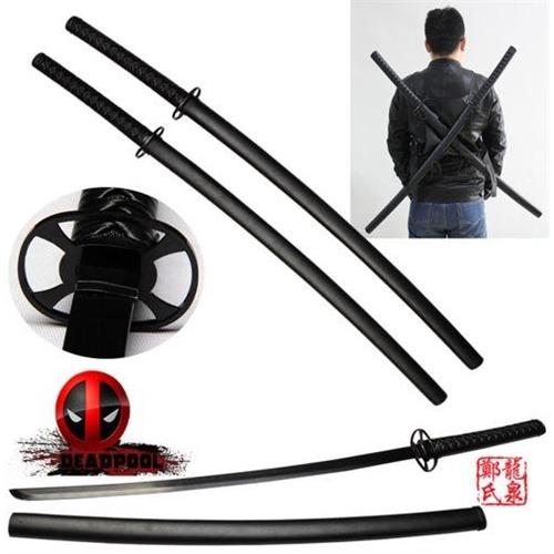 le-spade-di-deadpool-con-supporto-da-schiena-ii-versione