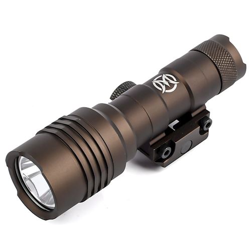 Torcia Tattica LED 2500 Lumen Con Attacco Picatinny E Pressostato – Nuova