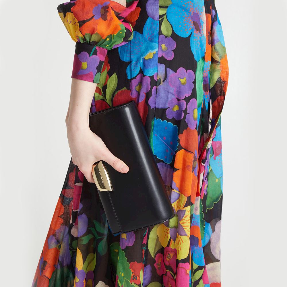 Pochette Manila Grace Viola B250 Nero Borse - Vendita borse in pelle e  accessori moda a Coriano di Rimini - Pelletteria Casadei